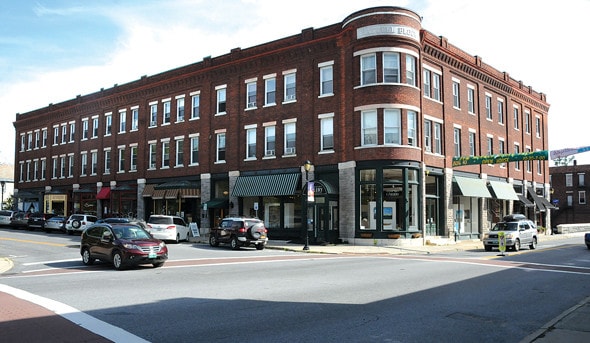 10 Merchants Row, Middlebury, VT to rent - Building Photo - Image 1 of 10