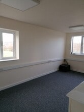 Horley Green Road, Halifax to rent Interior Photo- Image 2 of 4