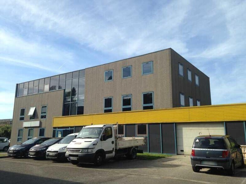 Office in Ris-Orangis to rent - Building Photo - Image 3 of 3