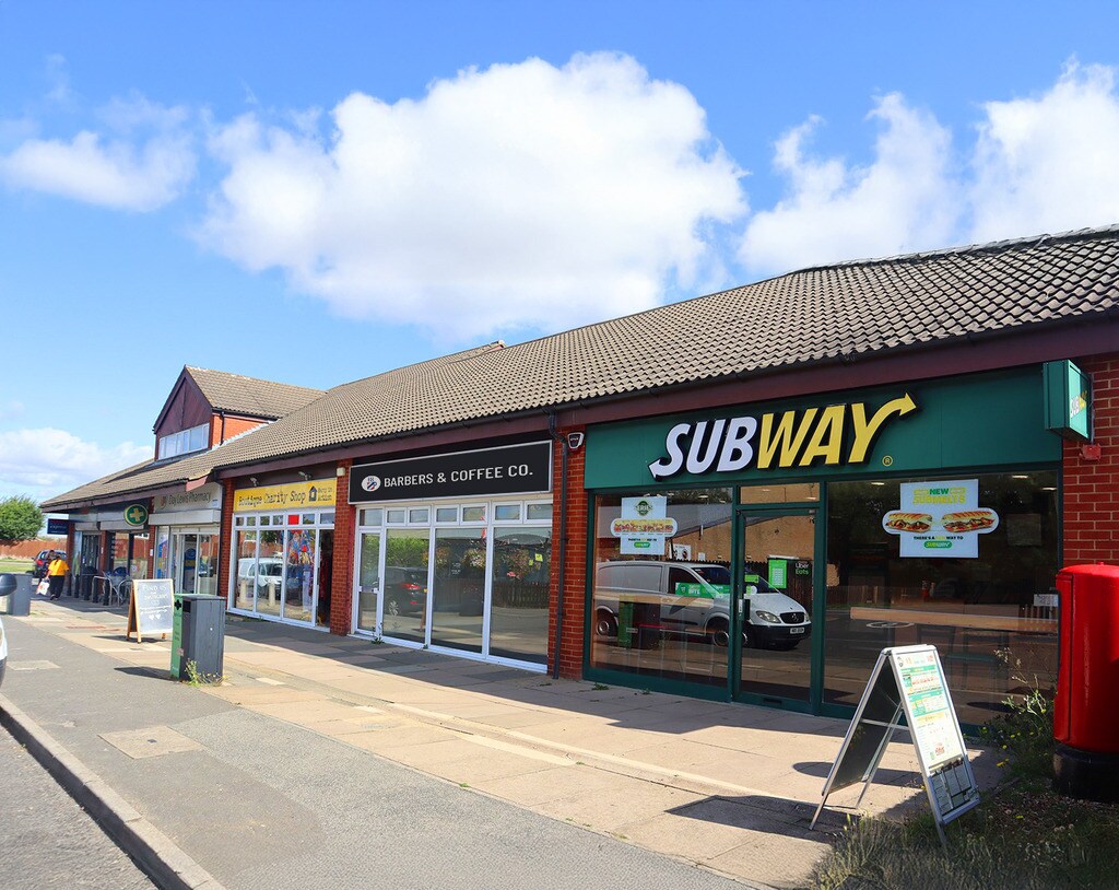 5 Grafton Clos, Wellingborough to rent Building Photo- Image 1 of 9