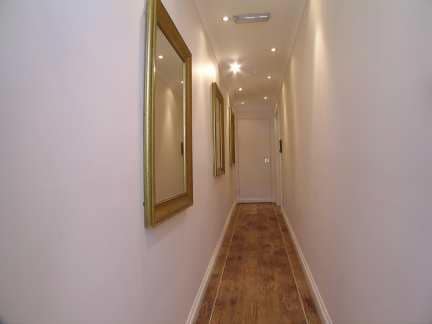 28-29 Market Pl, Grantham to rent - Lobby - Image 2 of 7