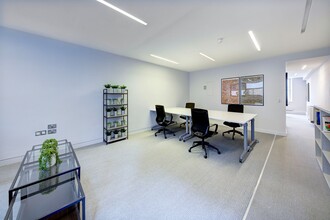 244 Vauxhall Bridge Rd, London for rent Interior Photo- Image 2 of 5