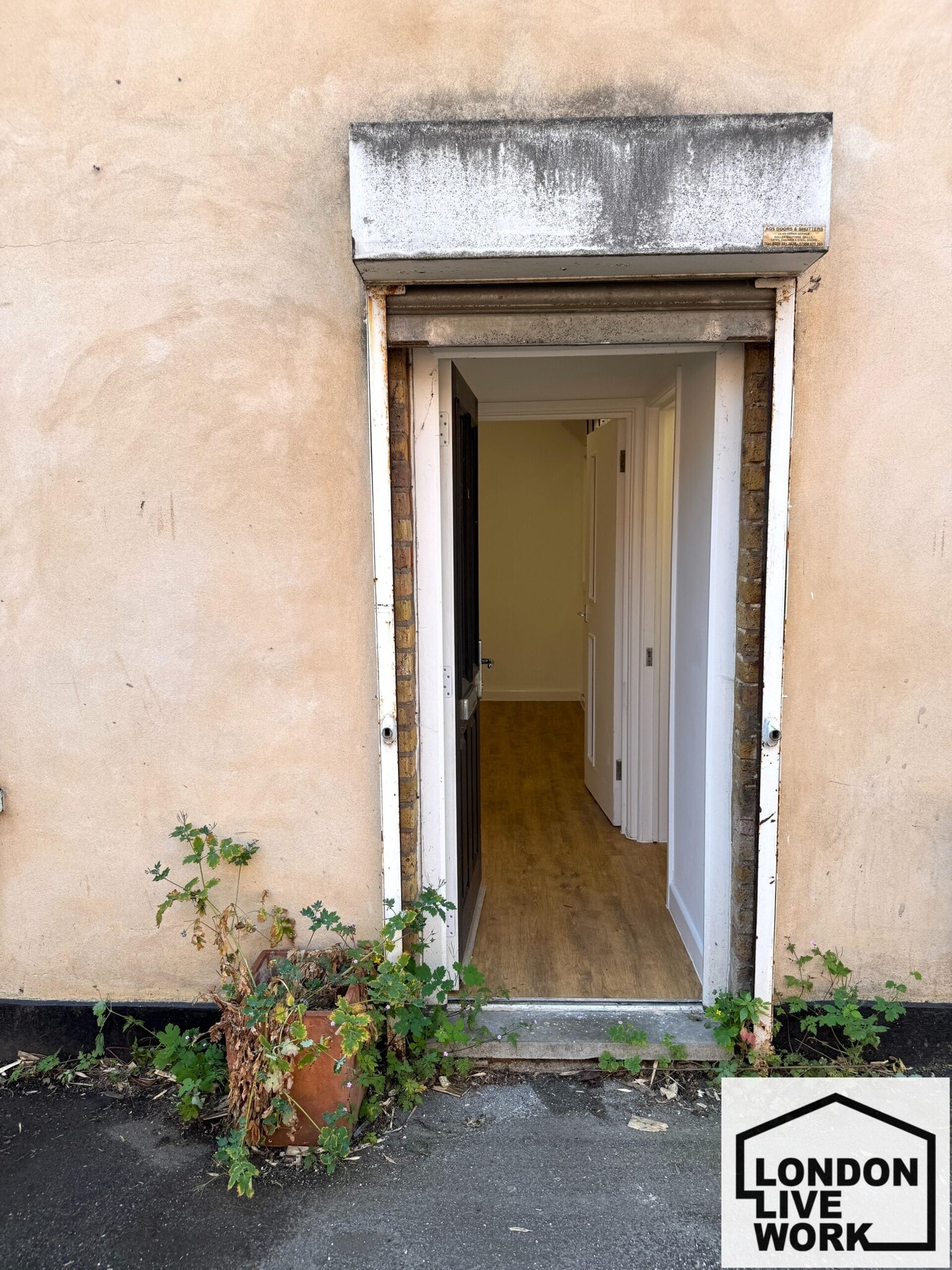 Trafalgar Mews, London to rent Interior Photo- Image 1 of 9