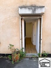 Trafalgar Mews, London to rent Interior Photo- Image 1 of 9
