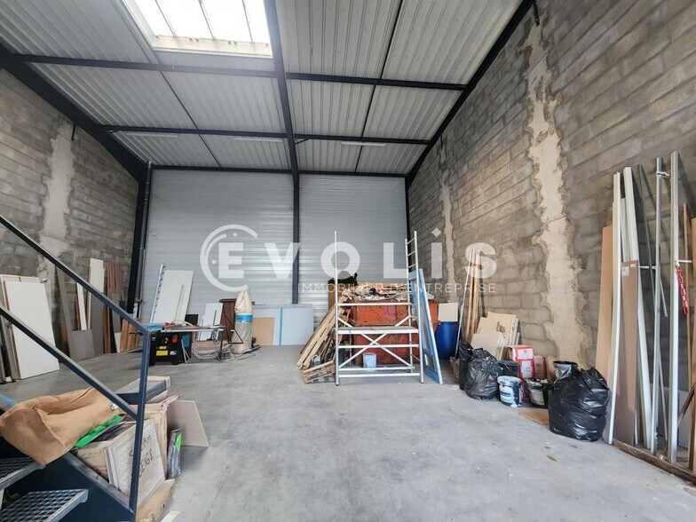 44 Rue De L'Avenir, Genas to rent - Interior Photo - Image 3 of 16
