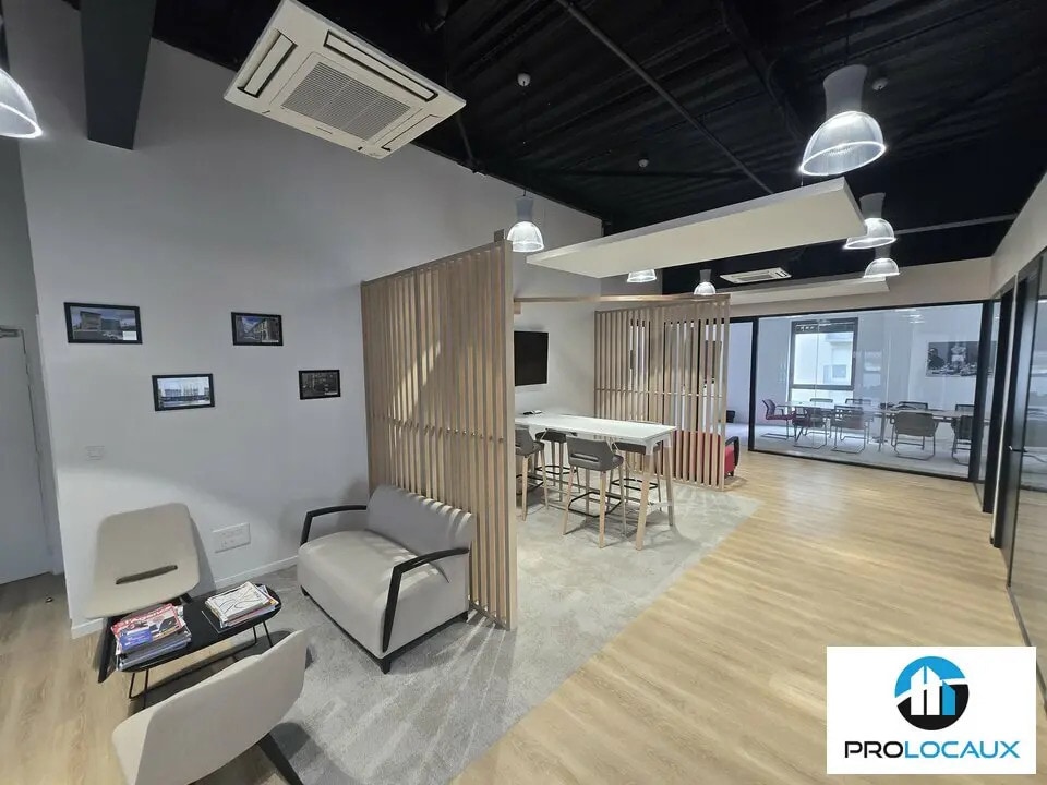 Location Bureaux 196 m² - Photo 1