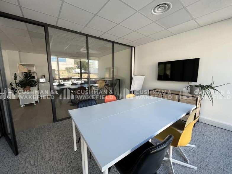 392 Avenue Des Genévriers, La Ciotat for sale - Interior Photo - Image 3 of 13