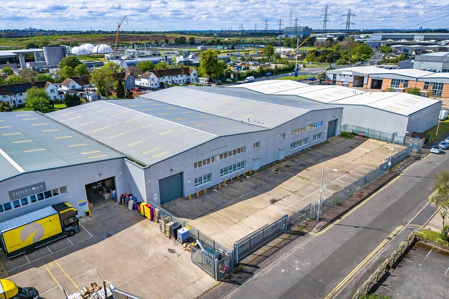 Bath House Rd, Croydon to rent - Building Photo - Image 2 of 5