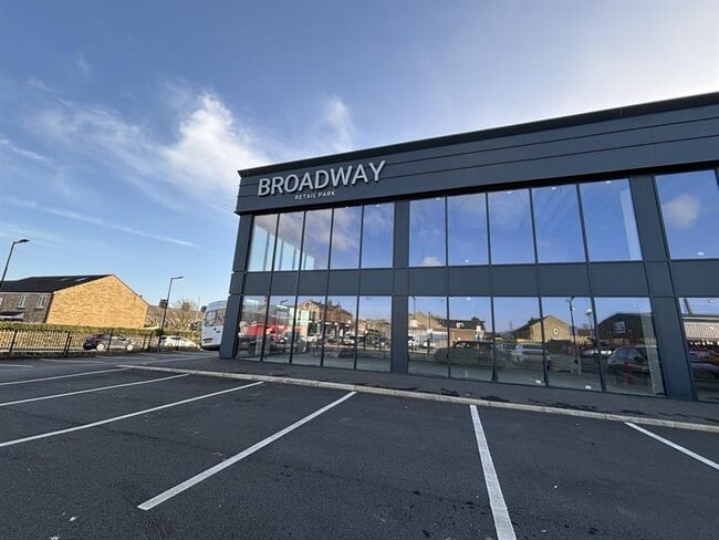 More details for Queens Rd, Halifax - Retail to Rent