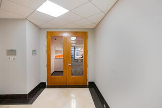 999 Brickell Ave, Miami, FL for rent Lobby- Image 1 of 18