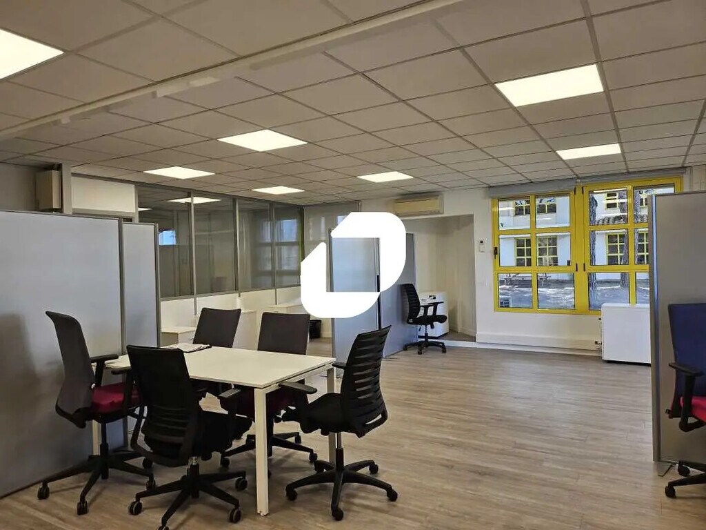 Location Bureaux 77 m² à 457 m² - Photo 1
