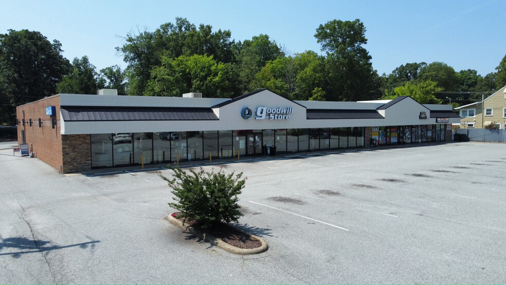 3739 W Gate City Blvd, Greensboro, NC for rent - Building Photo - Image 1 of 5