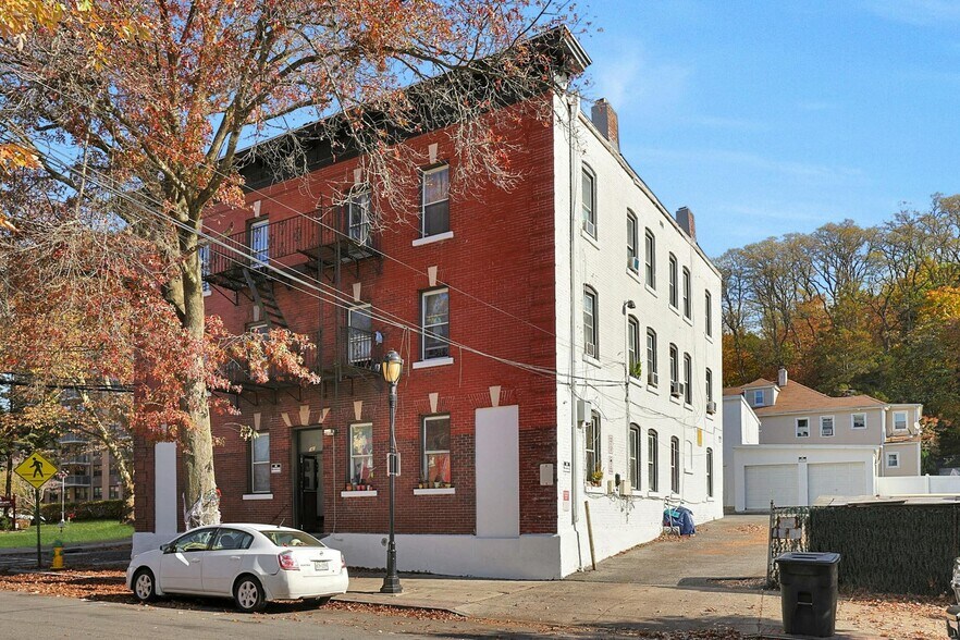 141 Ferris Ave, White Plains, NY for sale - Building Photo - Image 3 of 9