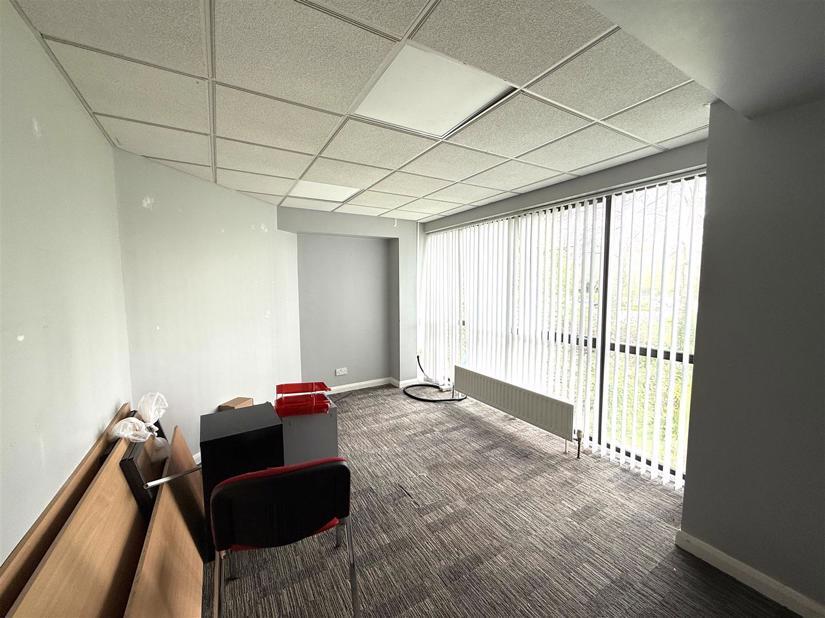 Ash Rd, New Ash Green to rent Interior Photo- Image 1 of 5
