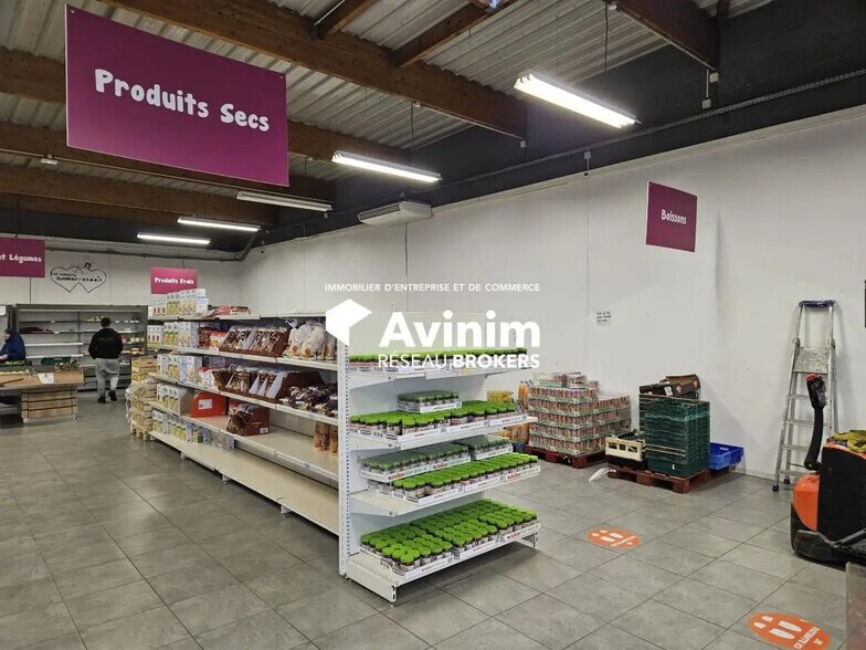 Retail in Chenôve to rent - Interior Photo - Image 2 of 4