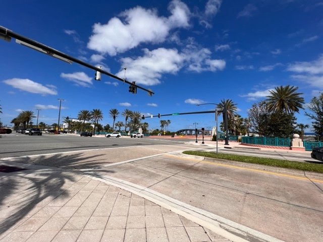 100 S Beach St, Daytona Beach, FL for rent - Building Photo - Image 3 of 5