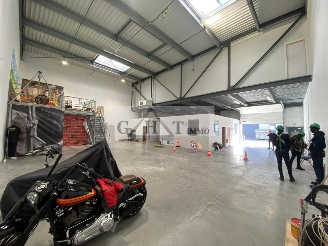 Industrial in Villeneuve-la-Garenne to rent Interior Photo- Image 1 of 13