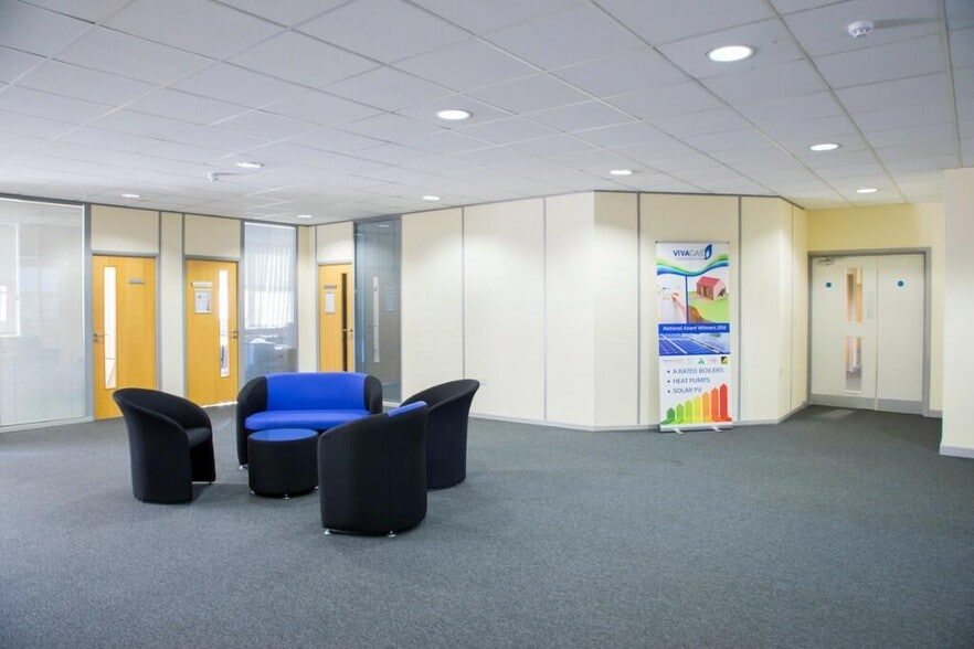 Knowles Hl, Bradford to rent - Interior Photo - Image 3 of 8