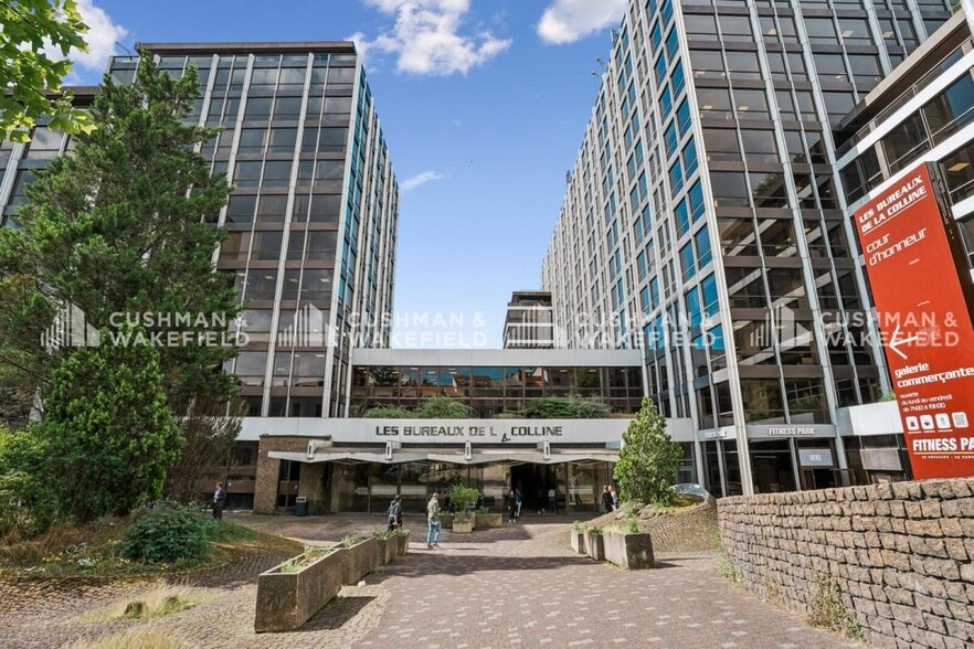 1-436 Rue Royale, Saint-Cloud to rent - Building Photo - Image 1 of 10