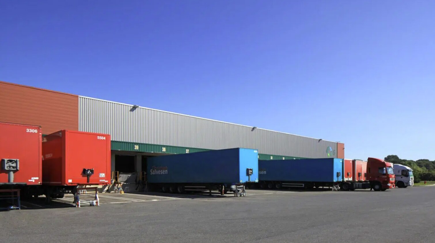 Industrial in Vémars to rent Building Photo- Image 1 of 4