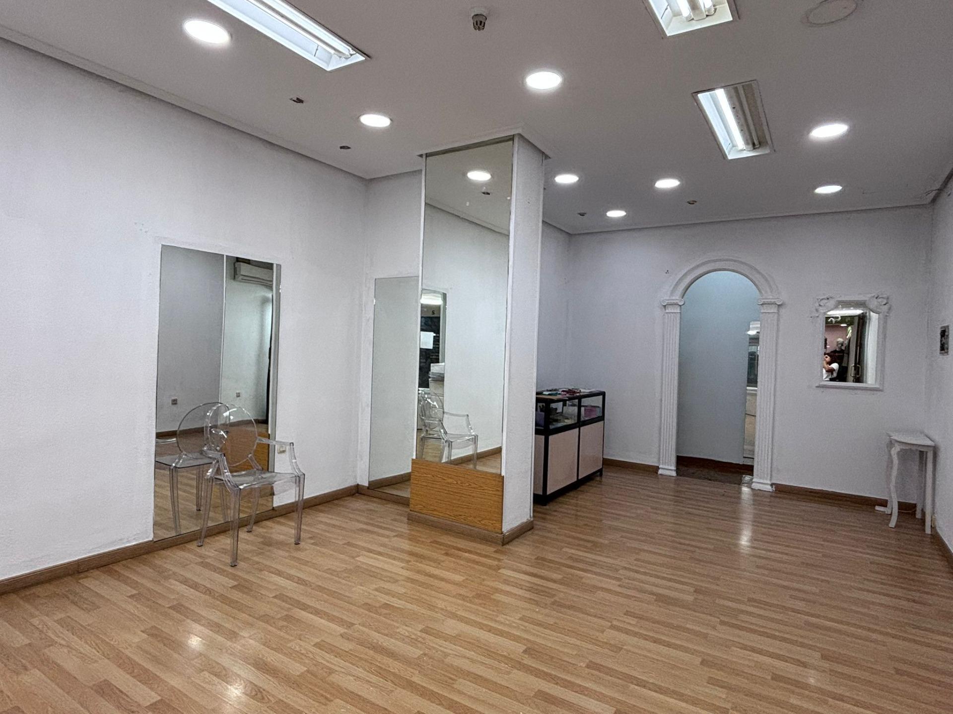 Retail in Cáceres, Cáceres for sale Building Photo- Image 1 of 11