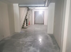 Retail in Barcelona, Barcelona to rent Interior Photo- Image 2 of 6
