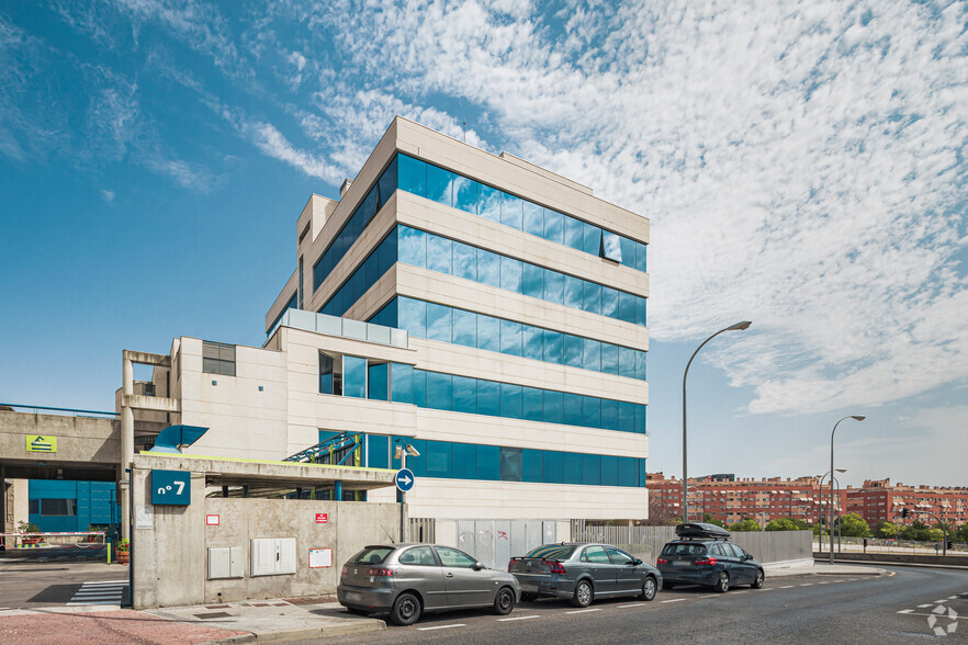 Camino Fuente de la Mora, 9, Madrid, Madrid for rent - Building Photo - Image 2 of 4