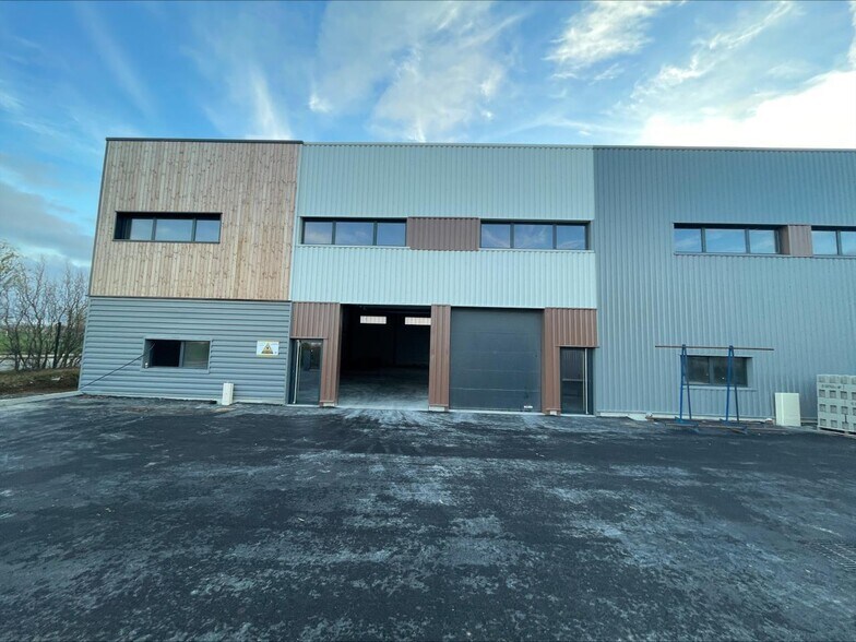 Light Industrial in Viarmes to rent - Building Photo - Image 3 of 15