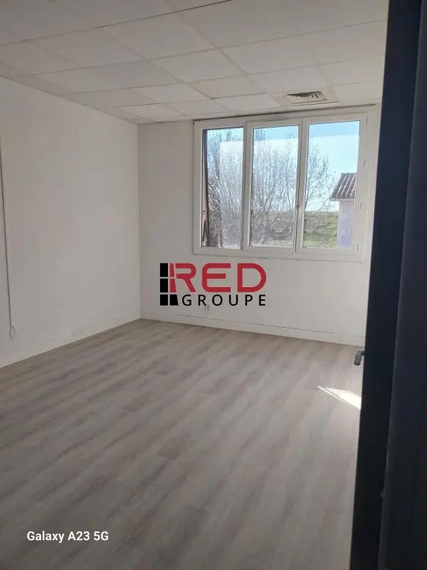 Location Bureaux 120 m² à 235 m² - Photo 1