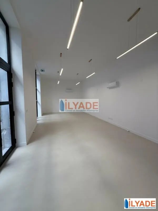 Location Bureaux 57 m² - Photo 1