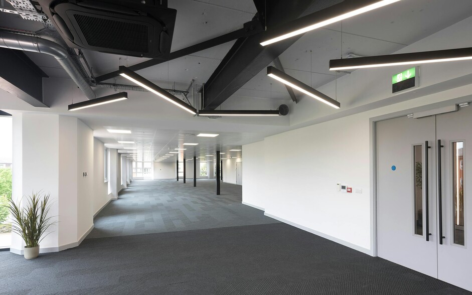 2 Redheughs Rigg, Edinburgh to rent - Interior Photo - Image 2 of 8