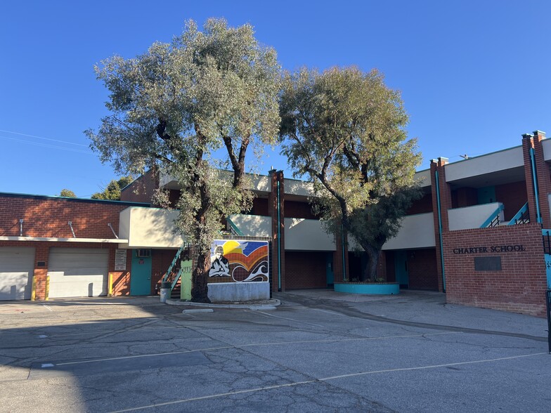 6957 N Figueroa St, Los Angeles, CA for rent - Building Photo - Image 3 of 8