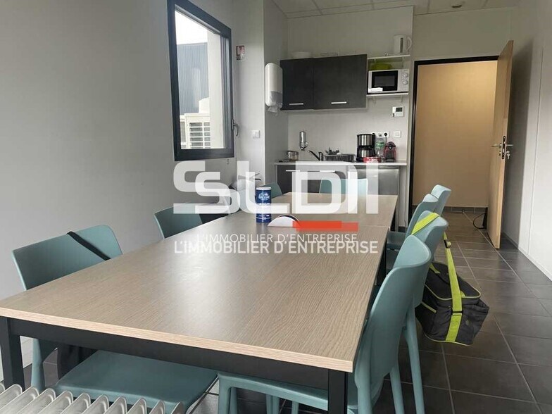 155 Route De Grenoble, Saint-Priest to rent - Interior Photo - Image 3 of 7