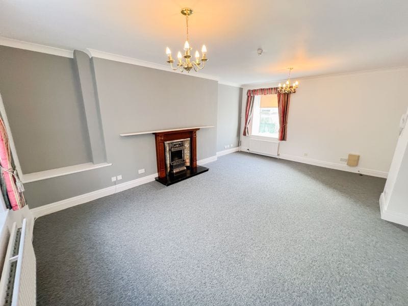 10 Bridge Street, Isle Of Man to rent Interior Photo- Image 1 of 9