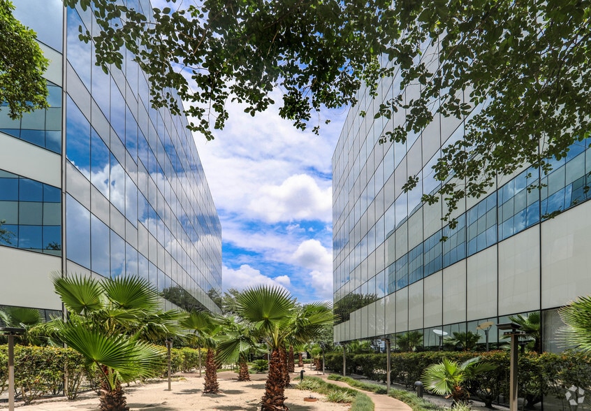 5821 Southwest Fwy, Houston, TX to rent - Building Photo - Image 2 of 10