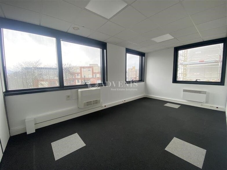 Office in Guyancourt to rent - Interior Photo - Image 3 of 5