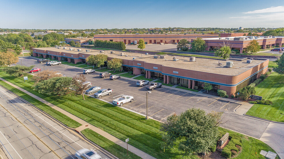 7903-7931 Bond St, Lenexa, KS for rent - Building Photo - Image 1 of 6