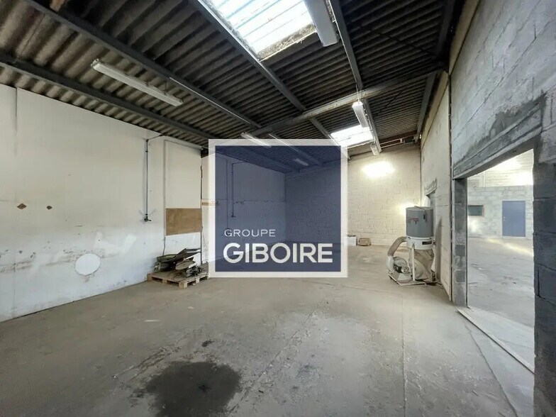 Industrial in Rennes for sale - Interior Photo - Image 2 of 9