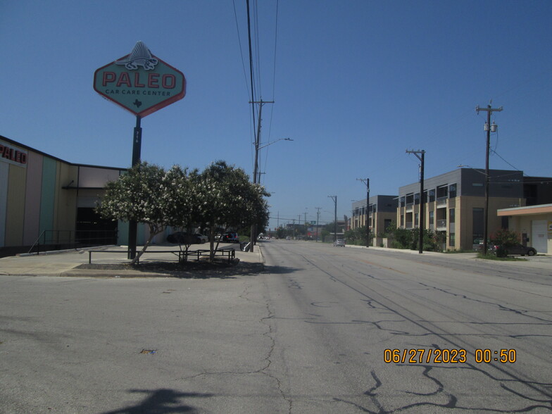 626 S Frio St, San Antonio, TX for rent - Building Photo - Image 3 of 11