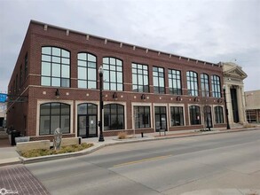 127 E Main St, Ottumwa, IA for rent Building Photo- Image 1 of 11