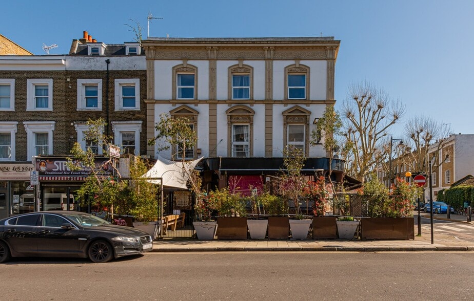 270 Caledonian Rd, London to rent - Building Photo - Image 3 of 11