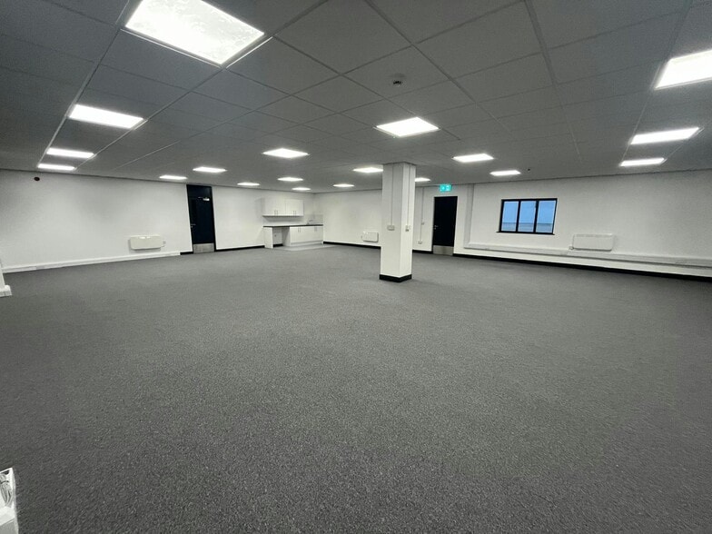 Aldridge Rd, Birmingham to rent - Building Photo - Image 3 of 5