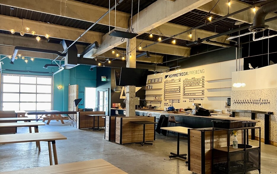 11817 105th Ave, Edmonton, AB to rent - Interior Photo - Image 3 of 11