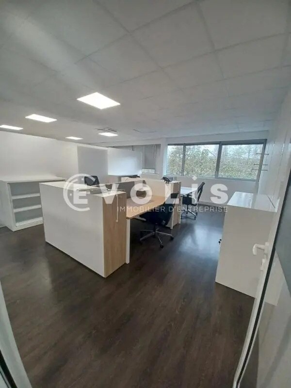 Office in Collégien to rent Interior Photo- Image 1 of 8