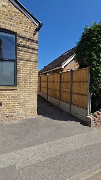 162 Church St, Cliffe to rent - Commercial Listing Video - Image 2 of 8