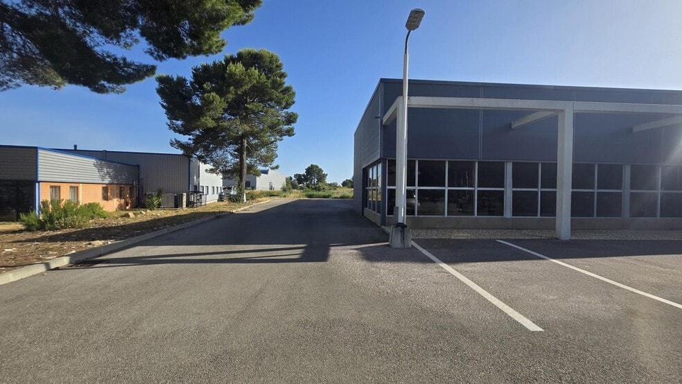 Light Industrial in Signes for sale - Building Photo - Image 2 of 10
