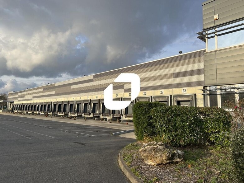 Industrial in Bonneuil-sur-Marne to rent - Building Photo - Image 2 of 8