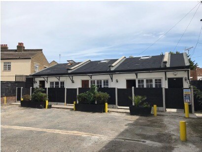 58 Burdett Rd, Southend On Sea to rent - Primary Photo - Image 1 of 4