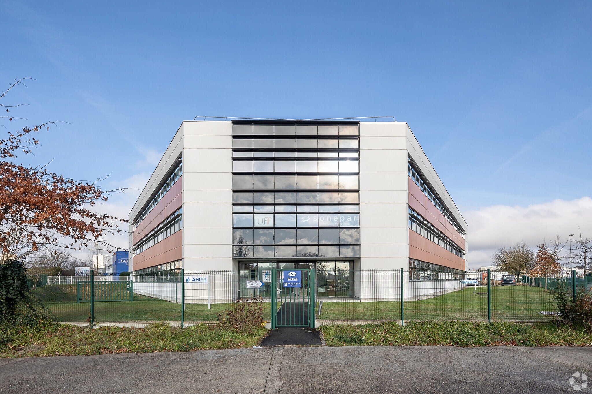 2 Rue Pablo Neruda, Villenave-d'Ornon to rent Primary Photo- Image 1 of 5