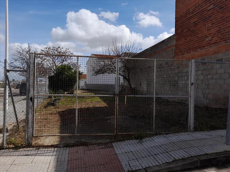 Camino Viejo de Mirandilla, Mérida, Badajoz for sale Primary Photo- Image 1 of 12